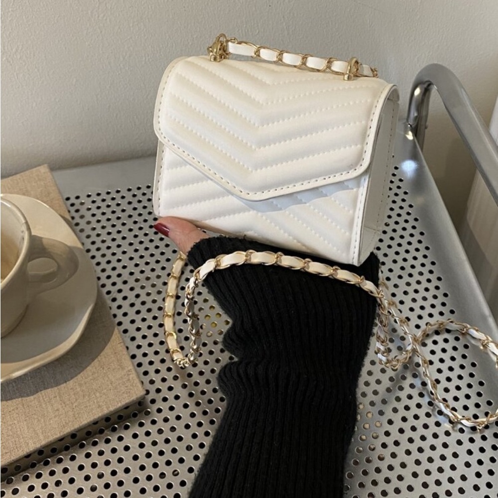 Quilted Chevron Chain Shoulder Bag - Black & White - Picture 5 of 14